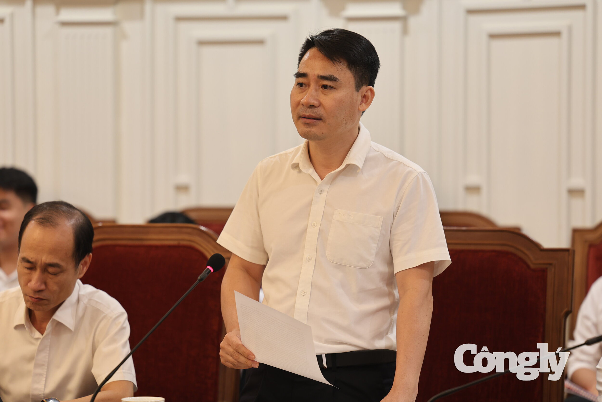 Các đảng viên phát biểu ý kiến (2)