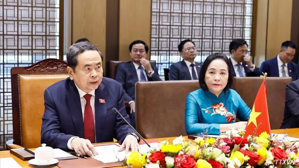 Chủ tịch Quốc hội Trần Thanh Mẫn hội đàm với Chủ tịch Quốc hội Đại Hàn Dân Quốc Cho Jeong Sik. vna-potal-chu-tich-quoc-hoi-han-quoc-cho-jeong-sik-don-hoi-dam-voi-chu-tich-quoc-hoi-tran-thanh-man-8412.jpg