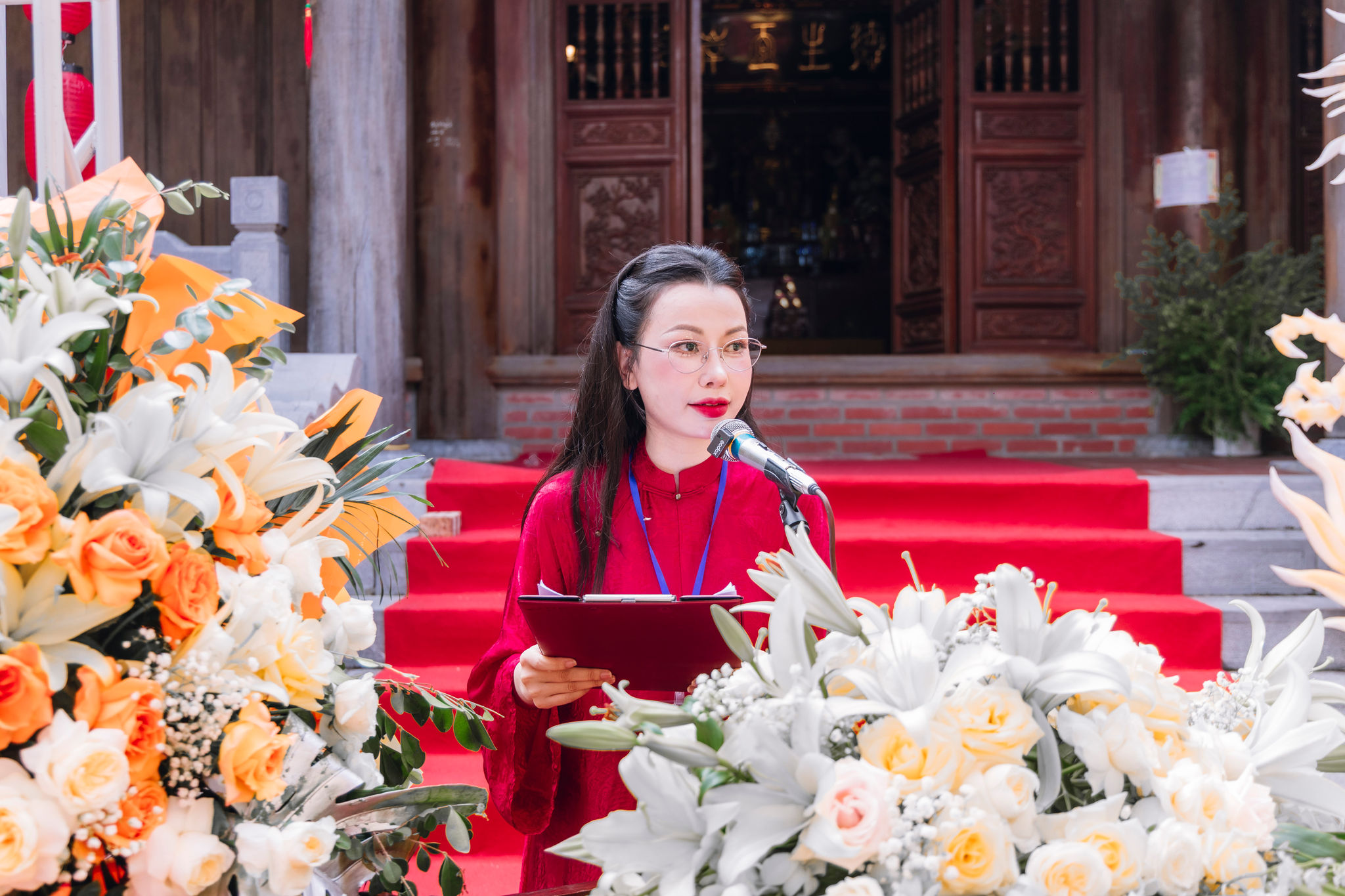 Lang y Nguyễn Hoàng Diệu Ngân (Thủ nhang Đền Thần Nông) Trưởng Ban tổ chức