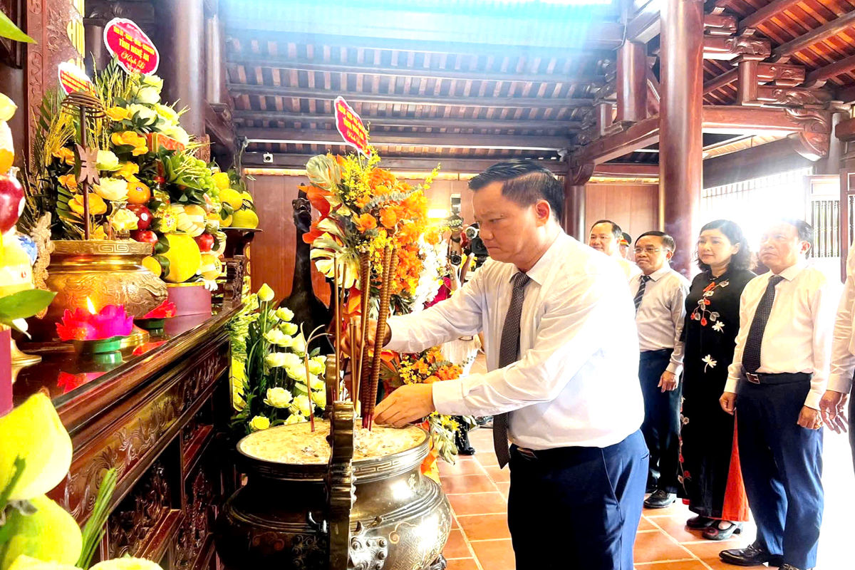 lehongphong1-a4a2af7b06ad97a660fcd85b20642e9d.jpg