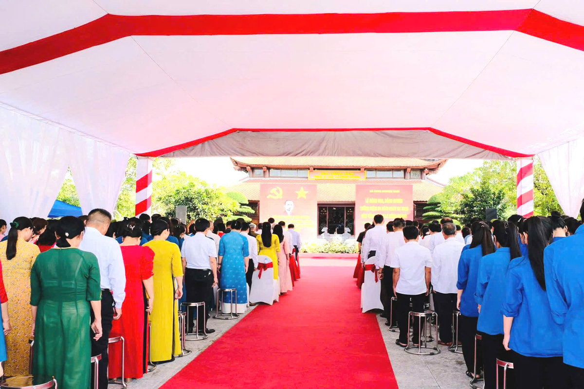 lehongphong5-4f41c096e4a6868d8a1d1be2d3cfde77.jpg