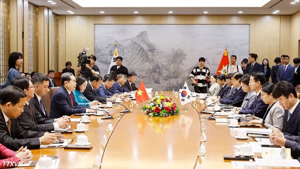 Chủ tịch Quốc hội Trần Thanh Mẫn hội đàm với Chủ tịch Quốc hội Đại Hàn Dân Quốc Cho Jeong Sik. vna-potal-chu-tich-quoc-hoi-han-quoc-cho-jeong-sik-don-hoi-dam-voi-chu-tich-quoc-hoi-tran-thanh-man-3347.jpg