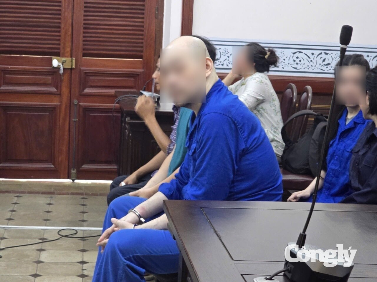 nữ tiếp viên bán dâm
