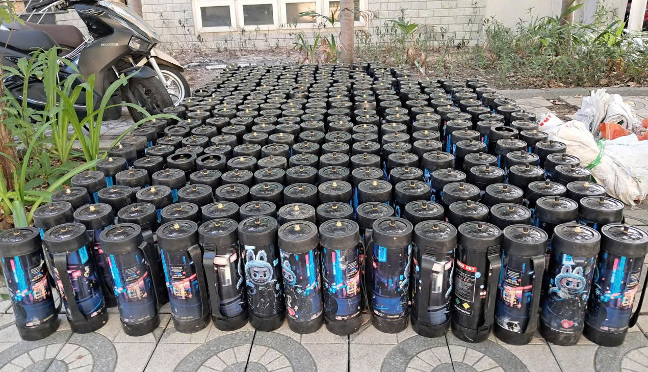 289 bình “khí cười” được Công an TP Đà Nẵng thu giữ. (Ảnh: CA)