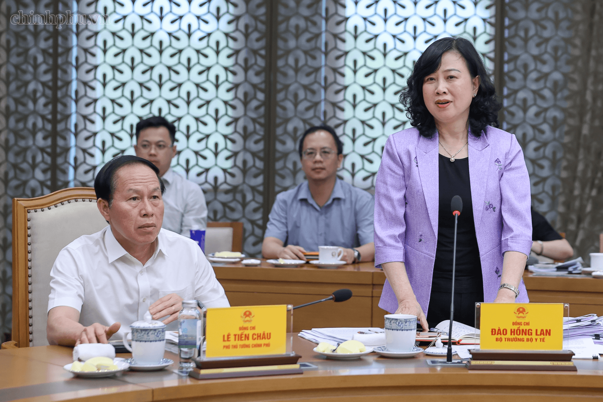Thủ tướng: Kiểm soát chặt chẽ giá thành từ gốc với thuốc, thiết bị y tế; cương quyết loại bỏ mọi chi phí trung gian- Ảnh 4.