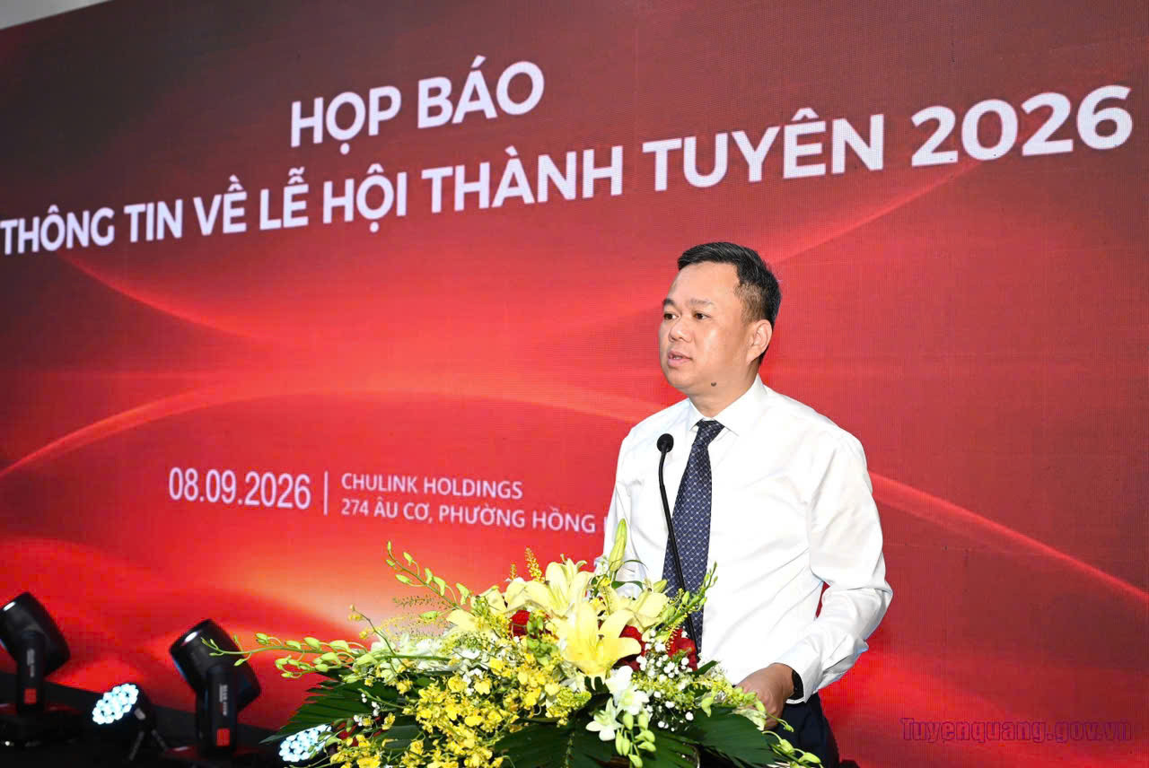Ông Đỗ Hùng Đức - Ủy viên BCH Đảng bộ tỉnh, Phó Chủ tịch UBND tỉnh Tuyên Quang phát biểu tại buổi họp báo