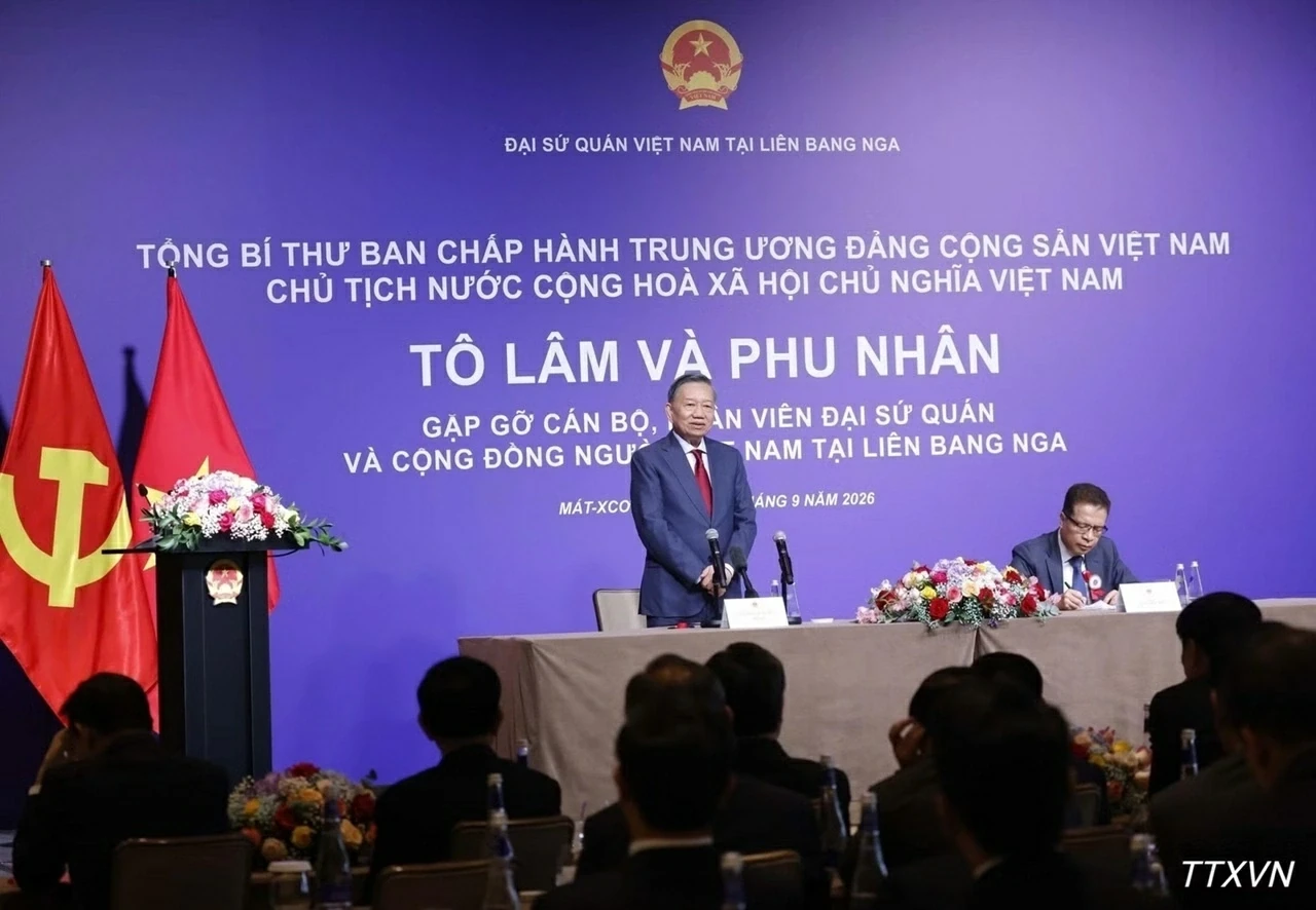 tong-bi-thu-chu-tich-nuoc-to-lam-gap-go-can-bo-nhan-vien-dai-su-quan-va-cong-dong-nguoi-viet-tai-lien-bang-nga-20260908054740.webp