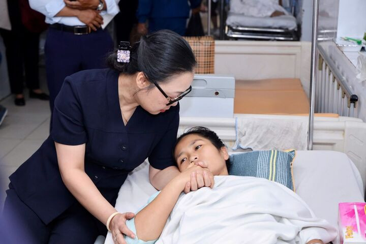 cô giáo cứu bé 2t