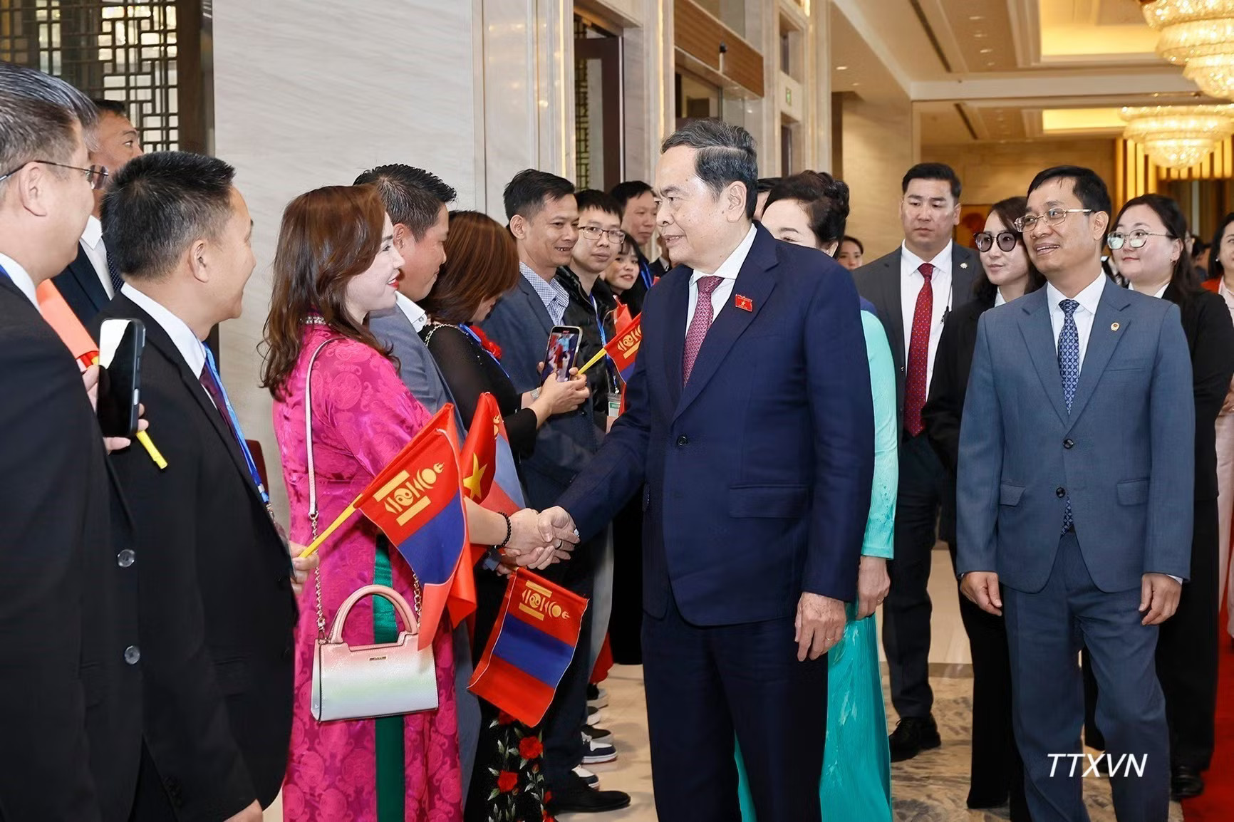 vna-potal-chu-tich-quoc-hoi-va-phu-nhan-bat-dau-tham-chinh-thuc-mong-co.jpg