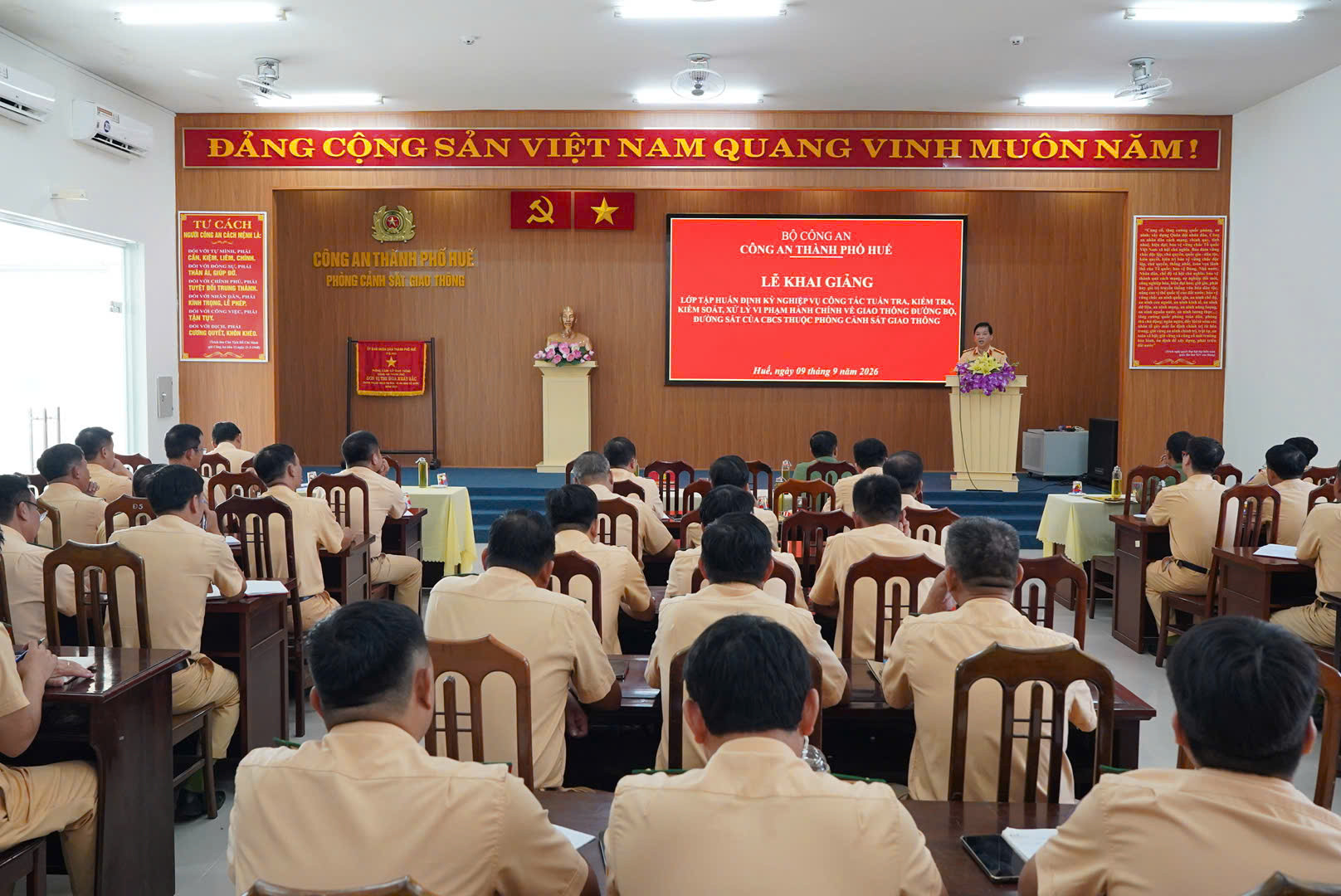 TP Huế (1)