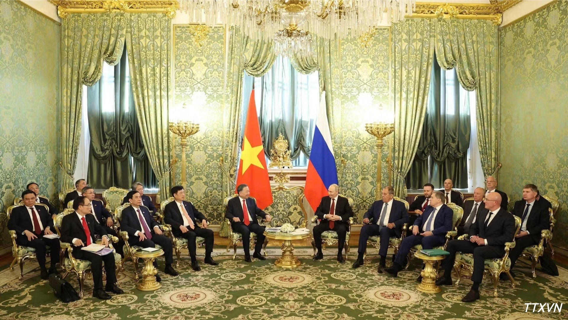 vna-potal-tong-thong-nga-putin-chu-tri-le-don-tong-bi-thu-chu-tich-nuoc-to-lam-cung-phu-nhan-715.jpg