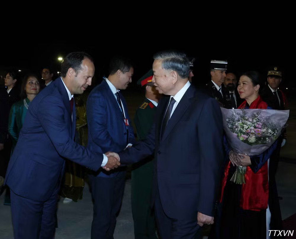 vna-potal-tong-bi-thu-chu-tich-nuoc-to-lam-va-phu-nhan-bat-dau-chuyen-tham-chinh-thuc-cong-hoa-phap-va-du-hoi-nghi-thuong-dinh-khong-gian-vu-tru-4669.jpg