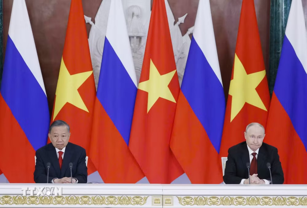 ttxvn-tong-bi-thu-chu-tich-nuoc-to-lam-va-tong-thong-nga-vputin-hop-bao-chung-9014306.jpg