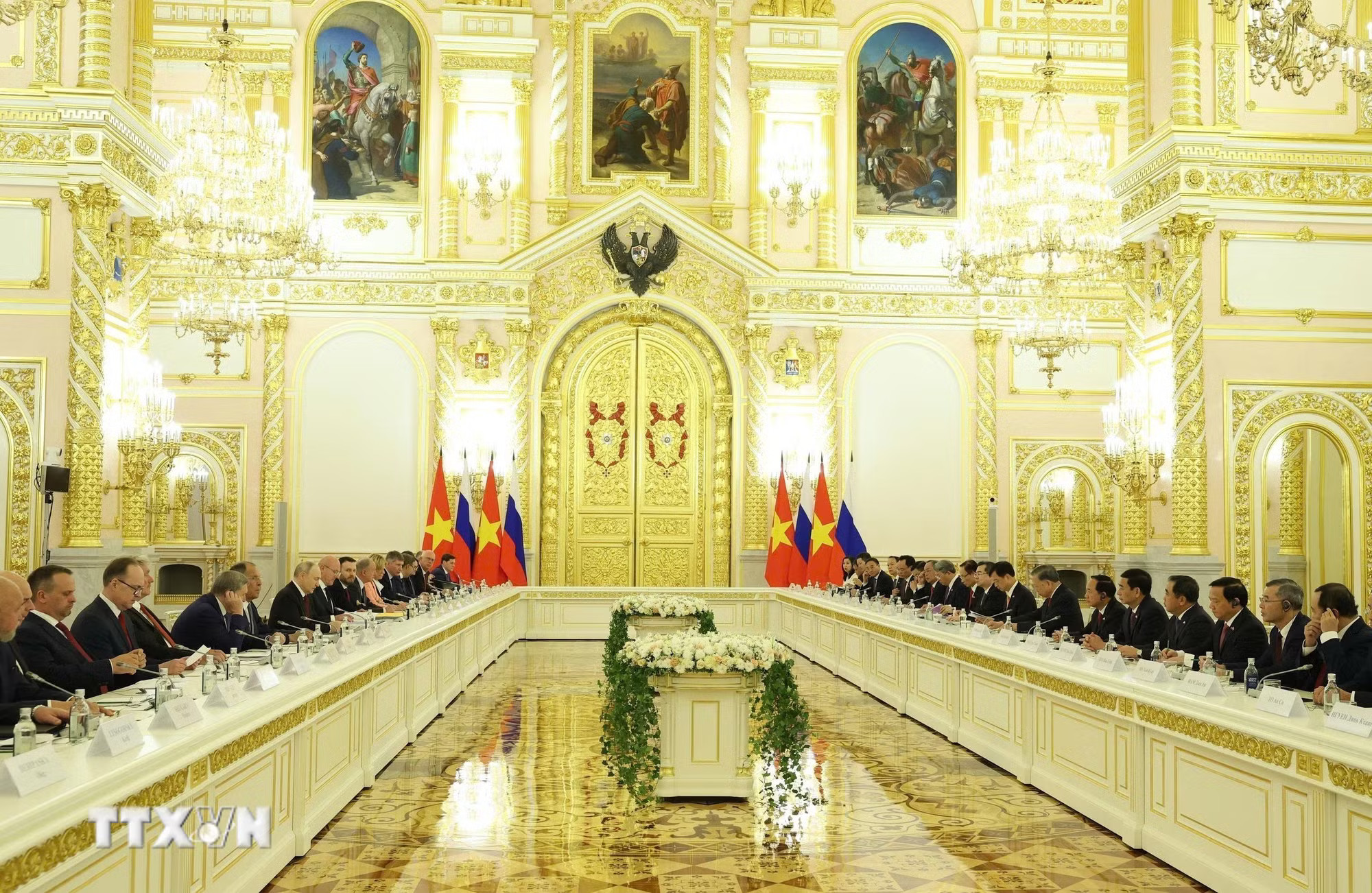 Tổng Bí thư, Chủ tịch nước Tô Lâm hội đàm chính thức với Tổng thống Liên bang Nga Vladimir Putin. (Ảnh: Thống Nhất/TTXVN) ttxvn-tong-bi-thu-chu-tich-nuoc-to-lam-hoi-dam-voi-tong-thong-nga-vladimir-putin-9014195-2.jpg
