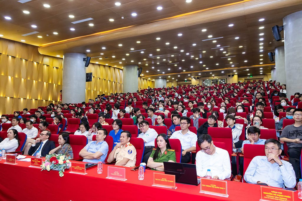hiu-tim-hieu-phap-luat-an-toan-giao-thong-12 (1)