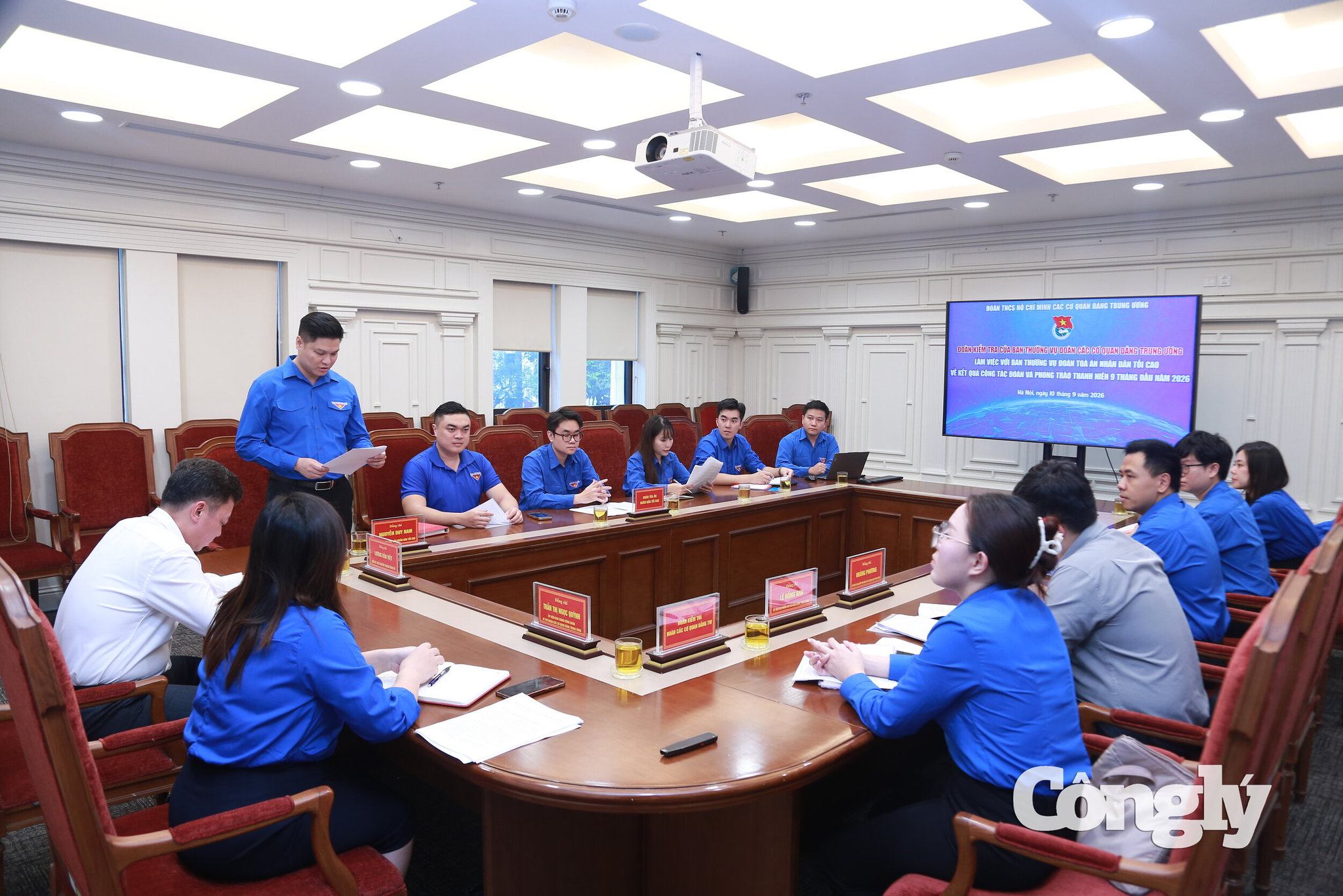 Quang cảnh buổi làm việc.