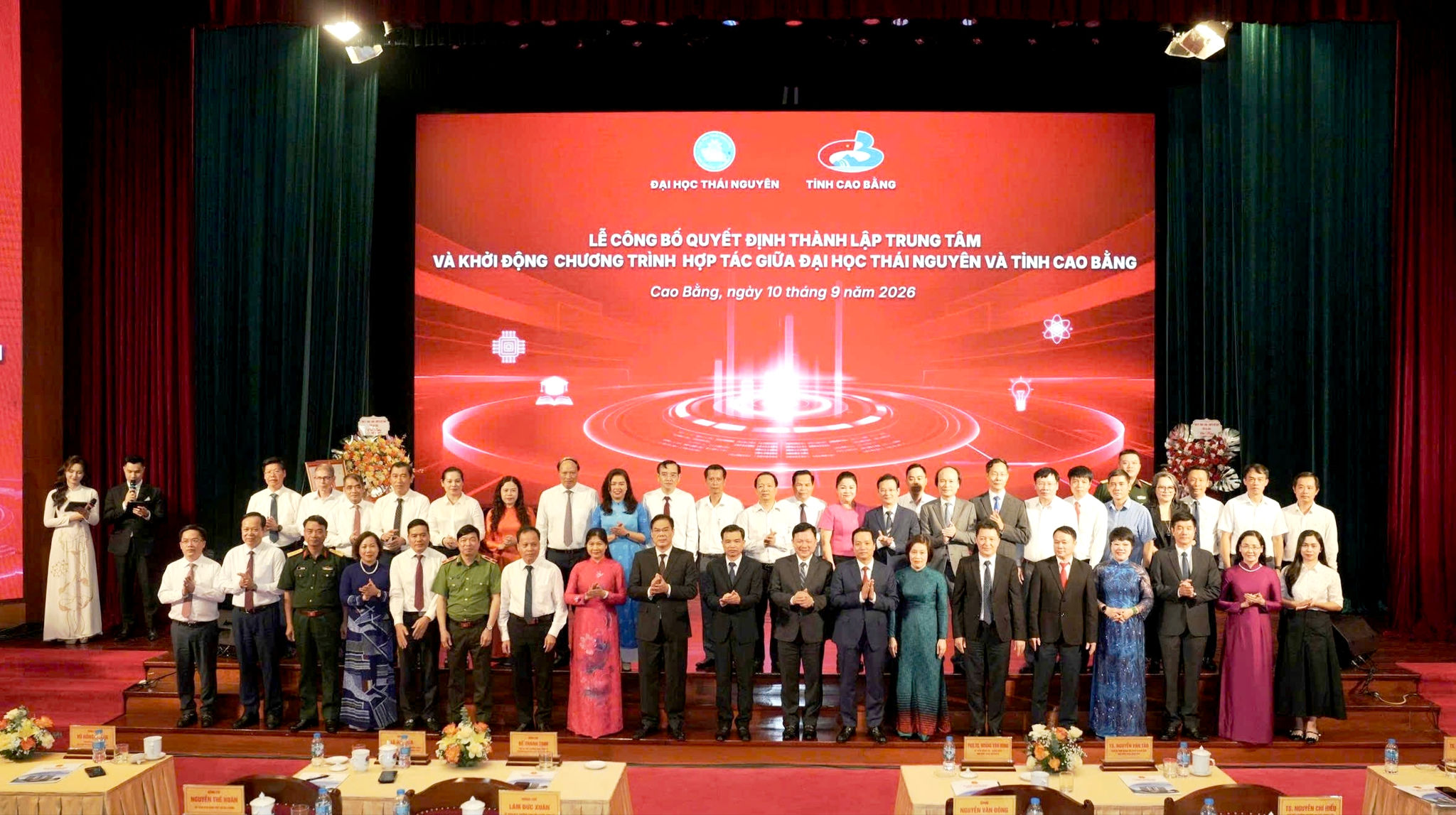 Lễ công bố quyết định thành lập các trung tâm và khởi động chương trình hợp tác giữa Đại học Thái Nguyên và tỉnh Cao Bằng.