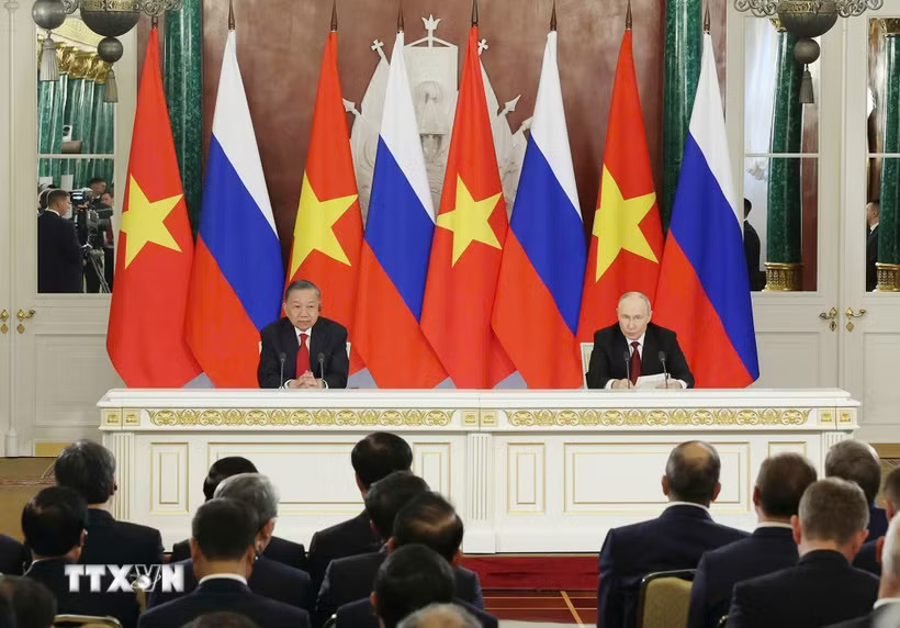 Tổng Bí thư, Chủ tịch nước Tô Lâm và Tổng thống Nga Vladimir Putin họp báo chung. (Ảnh: Thống Nhất/TTXVN)