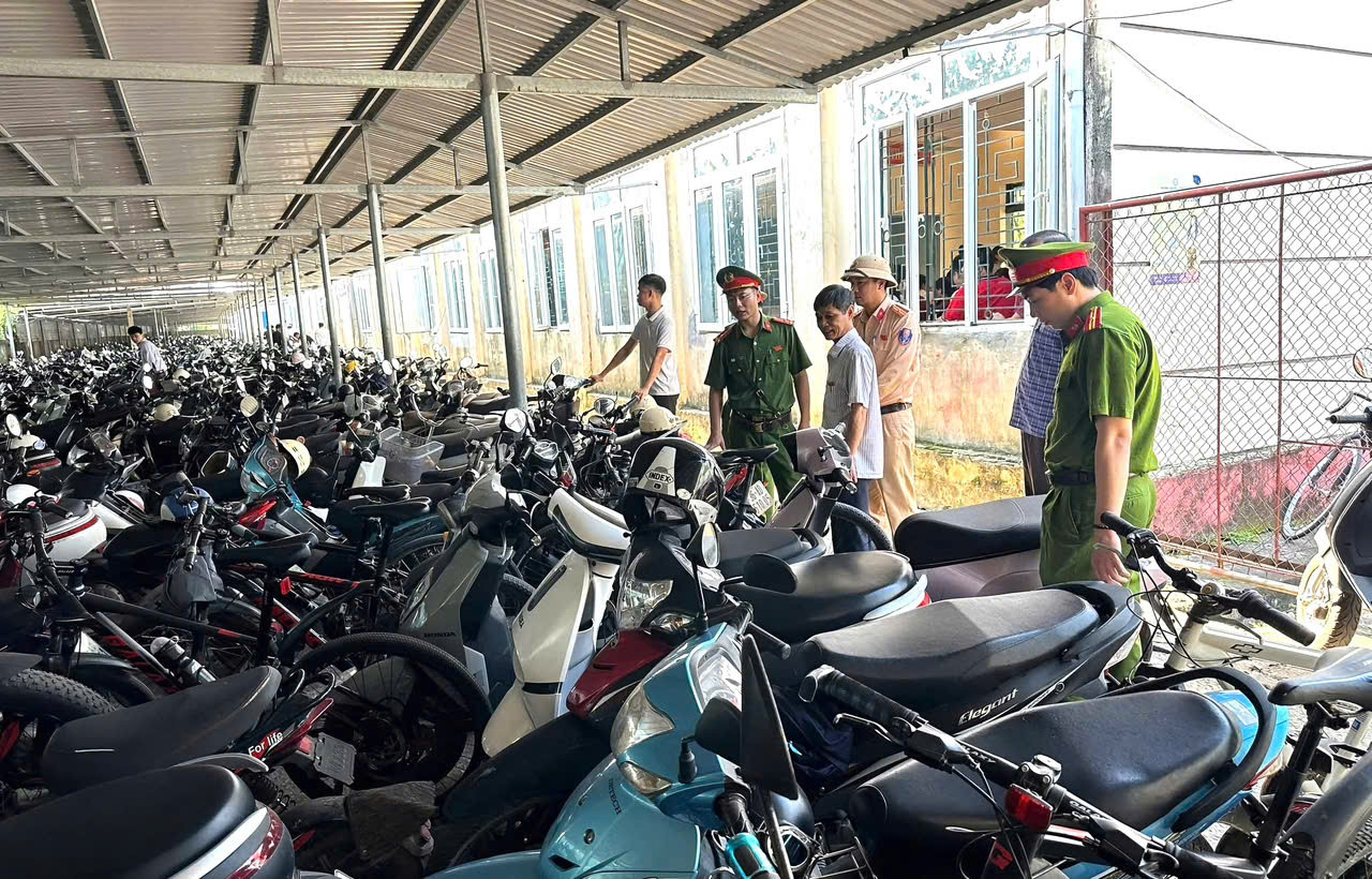 Kiểm tra phương tiện tại nhà gửi xe của trường học
