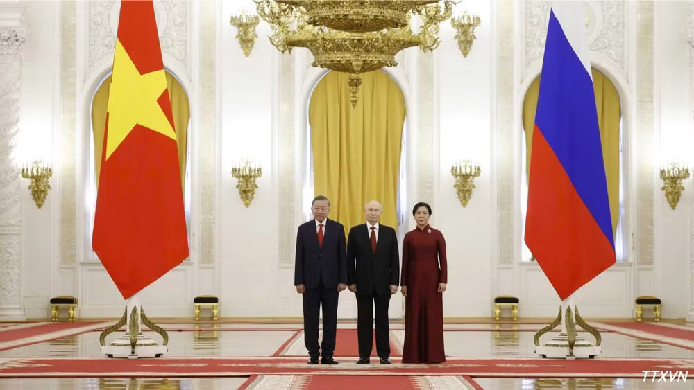 vna-potal-tong-thong-nga-putin-chu-tri-le-don-tong-bi-thu-chu-tich-nuoc-to-lam-cung-phu-nhan-8359.avif