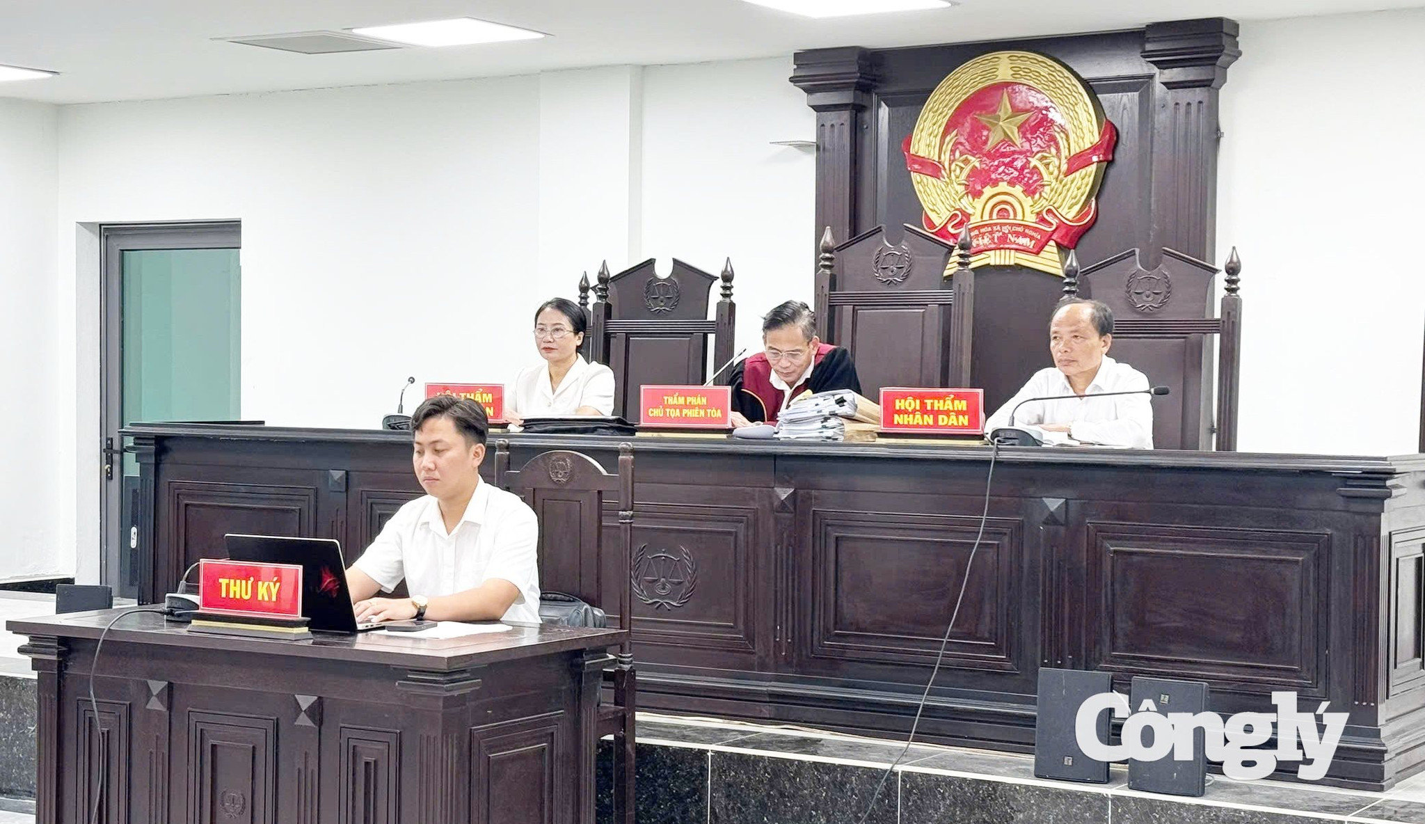 ban_tai_khoan_ngan_hang_2_watermarked.jpg