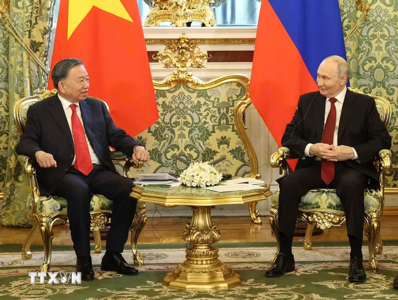 Tổng Bí thư, Chủ tịch nước Tô Lâm gặp hẹp Tổng thống Liên bang Nga Vladimir Putin. (Ảnh: Thống Nhất/TTXVN)