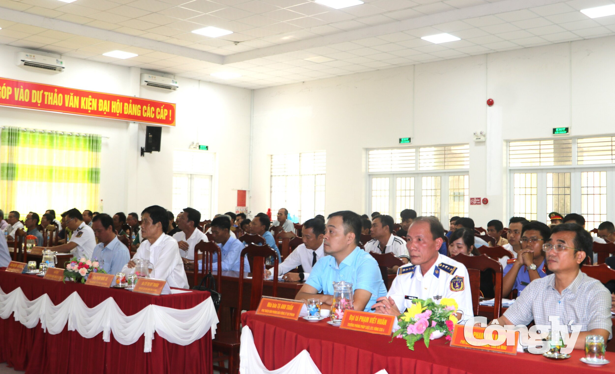 Đại biểu tham dự phiên tòa