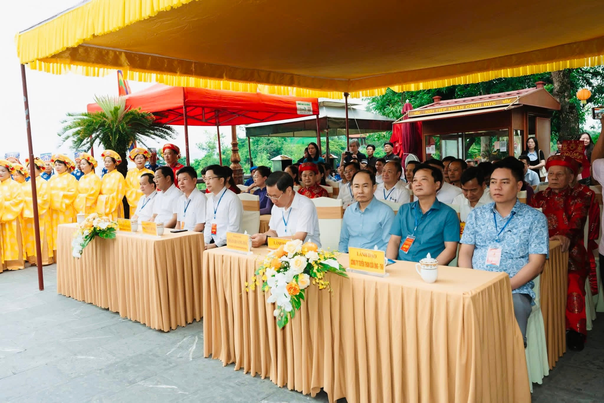 Đền Cửa Ông