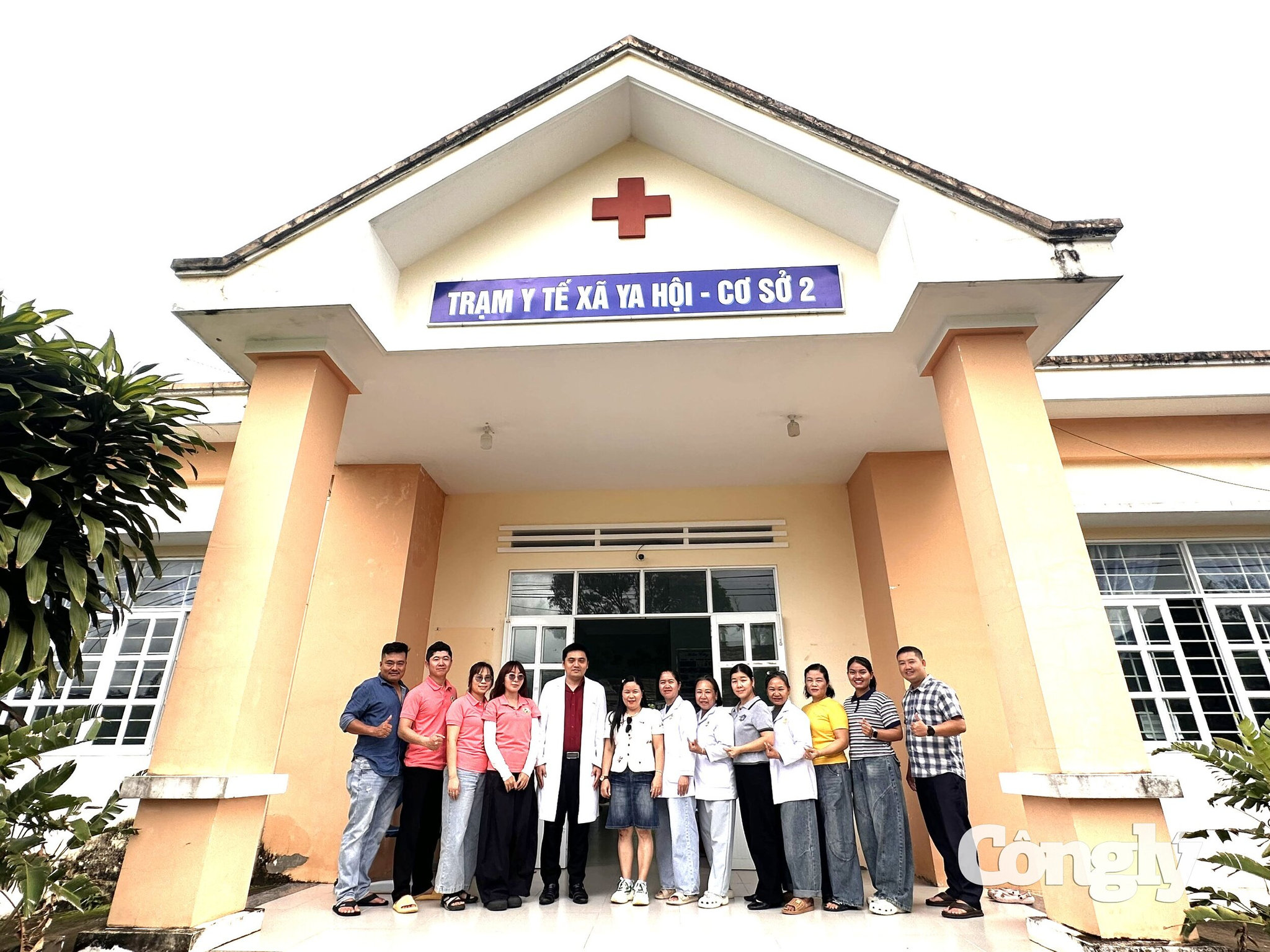 Bệnh viện Mắt Cao Nguyên phối hợp Báo Công lý khám bệnh nhân đạo tại nhiều xã ở Gia Lai