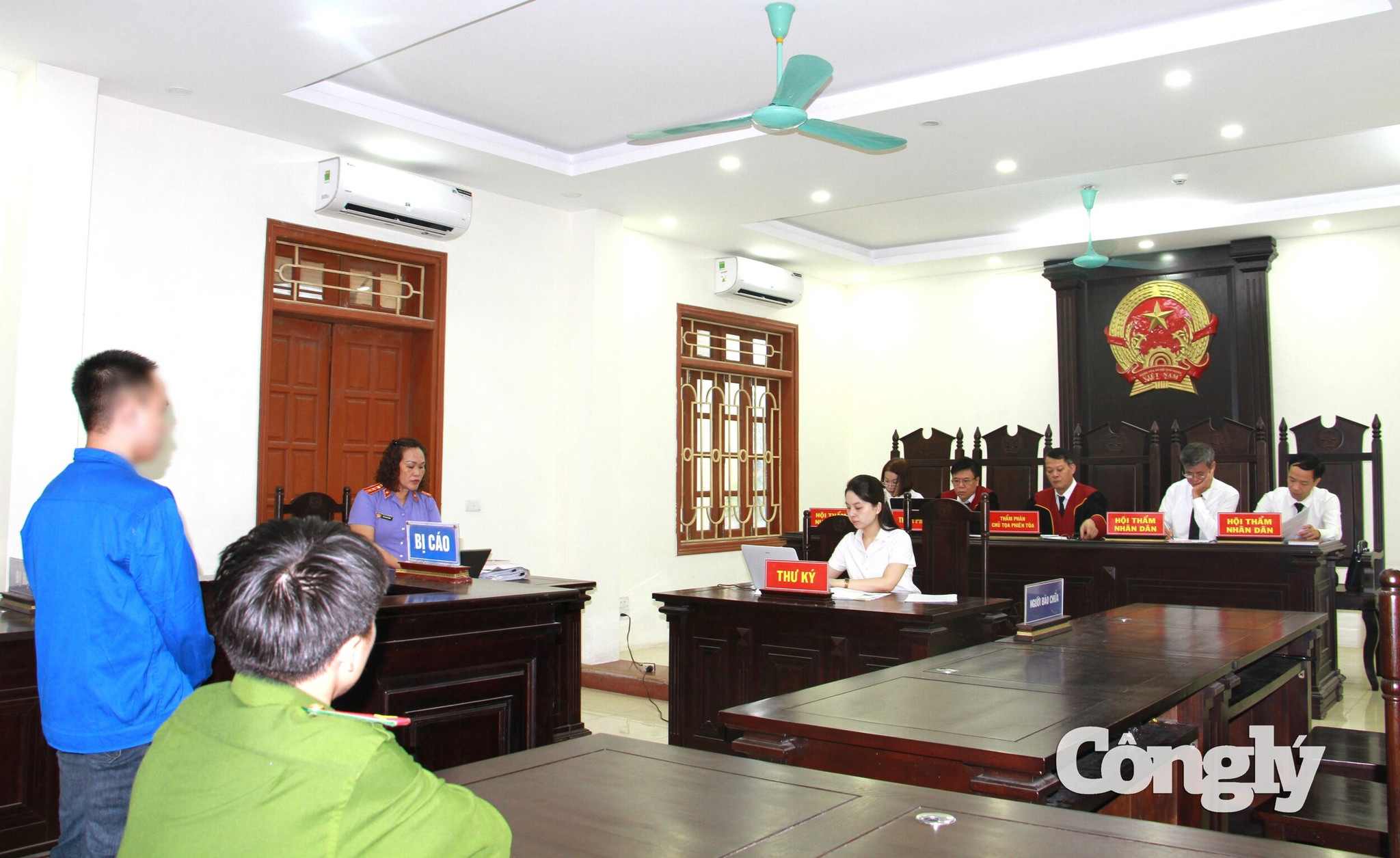 Quang cảnh phiên tòa xét xử.
