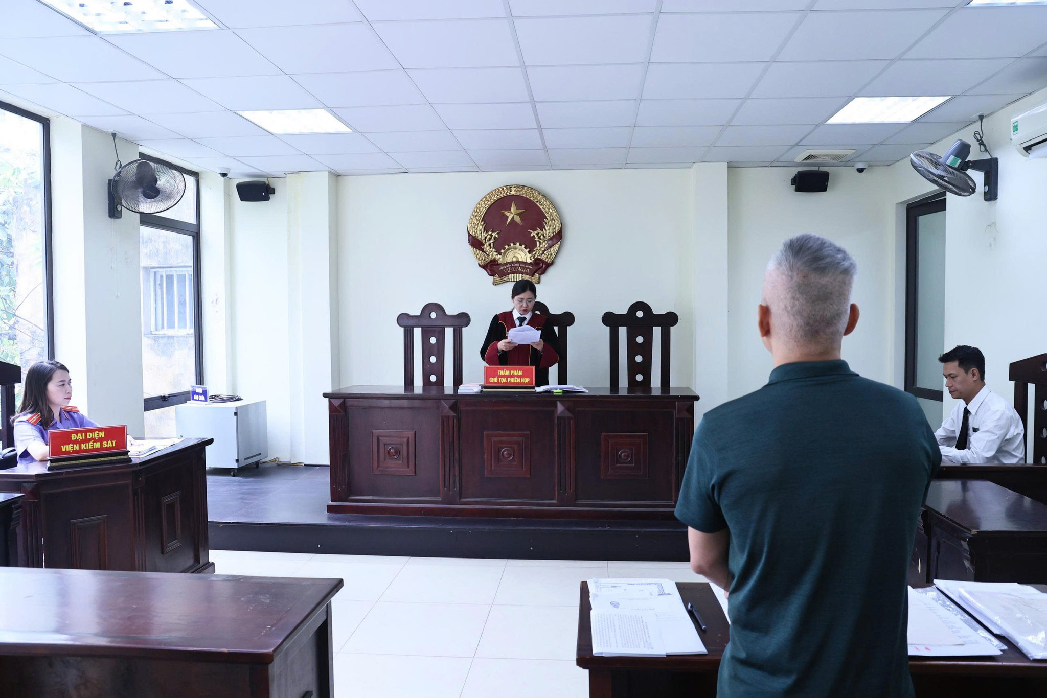 toàn cảnh phiên họp