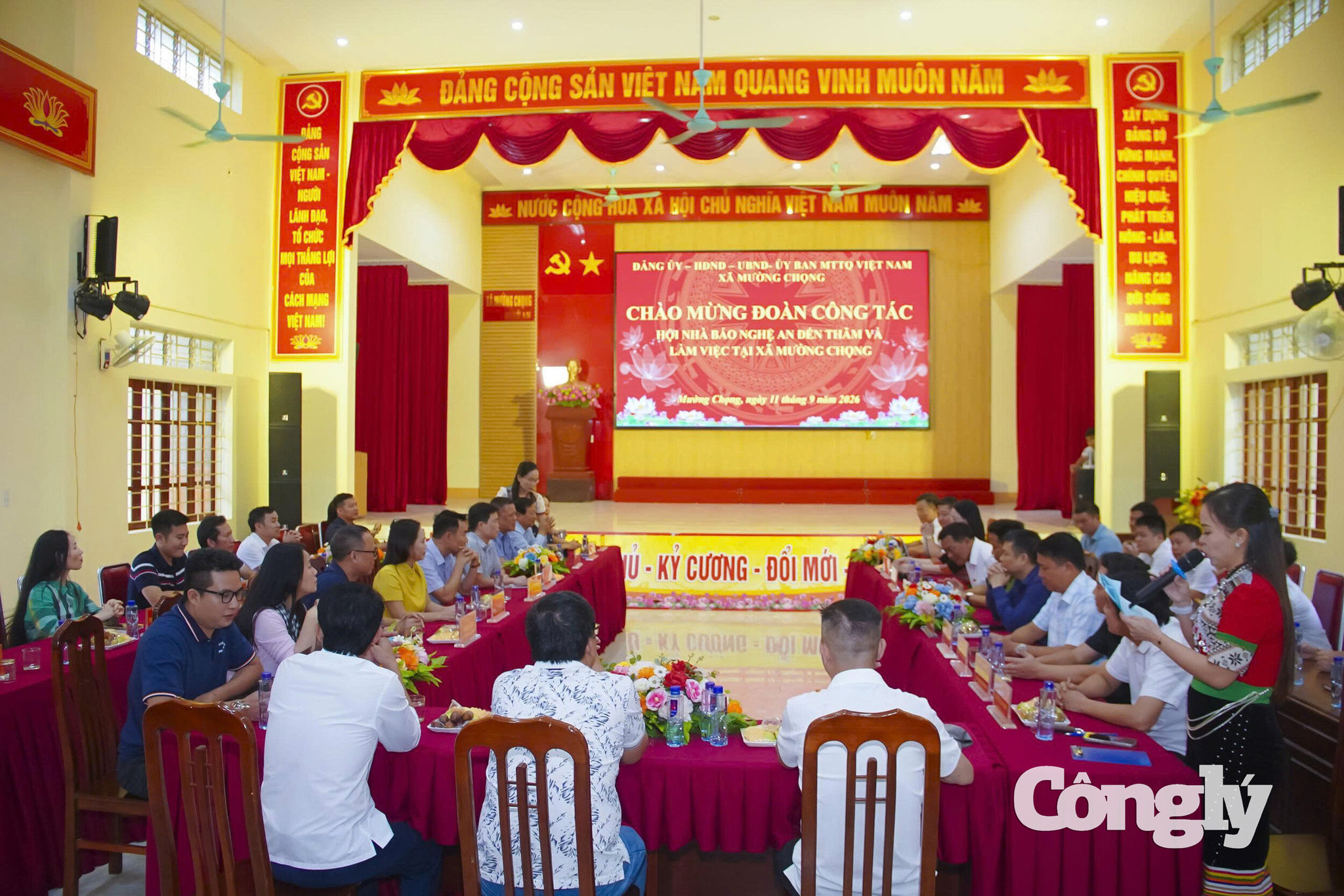 Đoàn công tác Hội Nhà báo tỉnh Nghệ An có chuyến thực tế, tìm hiểu tình hình tại xã Mường Choọng.