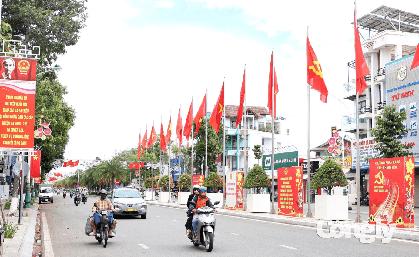 bia-h1.-duong-16-thang-4-phuong-phan-rang-ruc-ro-co-hoa-pa-no-tuyen-truyen-ve-cuoc-bau-cu-1-.png