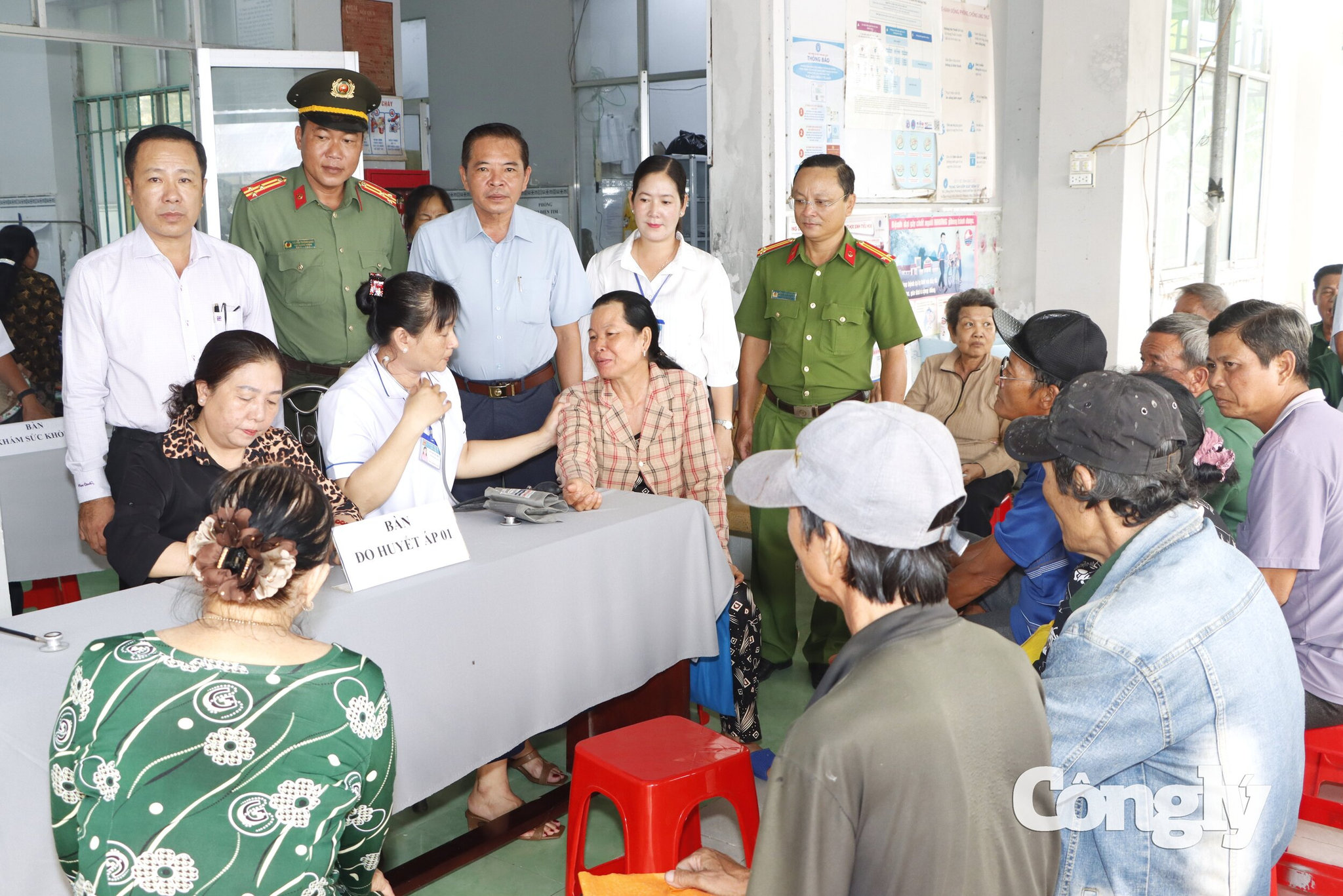 Cấp ủy, chính quyền quan tâm theo dõi quá trình khám sức khỏe định kỳ, khám sàng lọc cho người dân