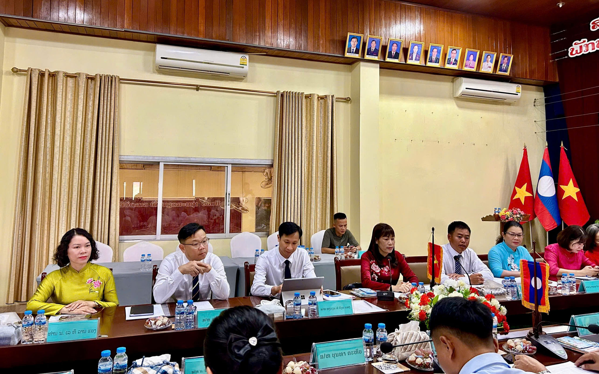 Đoàn đại biểu tỉnh Điện Biên trao đổi tại buổi làm việc