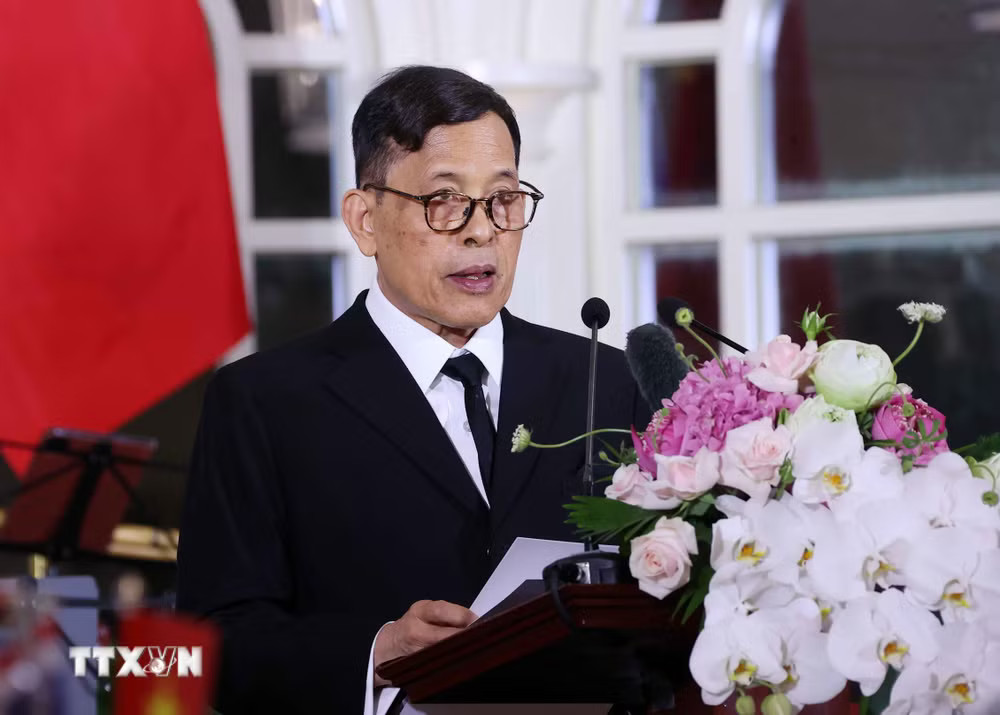 Nhà vua Thái Lan Maha Vajiralongkorn Phra Vajiraklaochaoyuhua phát biểu. (Ảnh: Văn Điệp/TTXVN) ttxvn-tong-bi-thu-chu-tich-nuoc-va-phu-nhan-chu-tri-tiec-chieu-dai-nha-vua-va-hoang-hau-thai-lan-1509-7.jpg