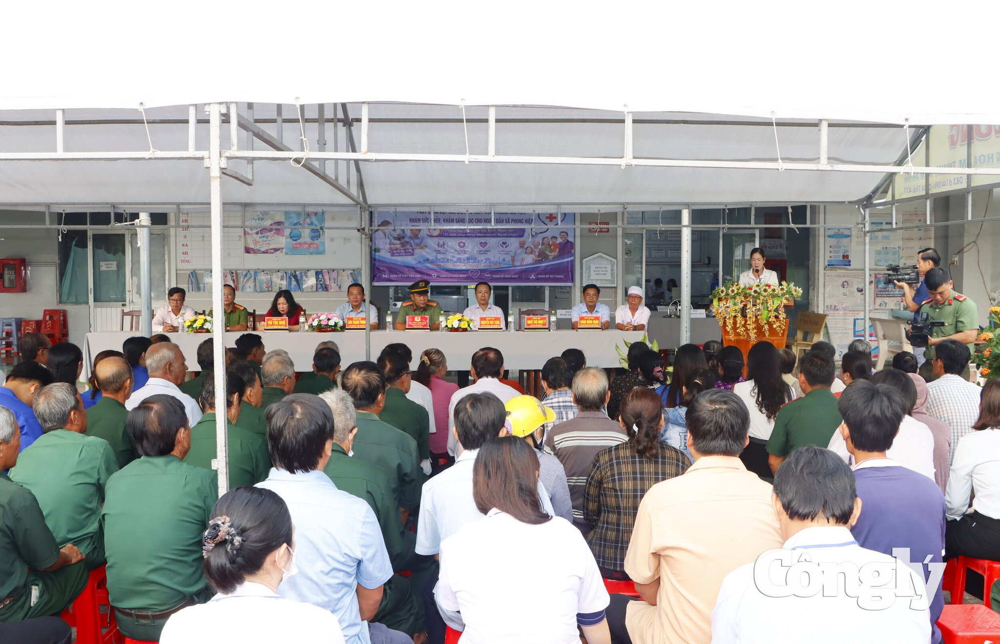Lễ ra quân phát động đợt cao điểm được tổ chức tại Trạm Y tế xã với sự tham dự của cấp ủy, chính quyền và đông đảo bà on nhân dân