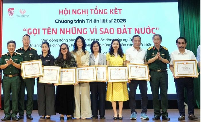 pv-bcl-nhan-bang-khen.jpg