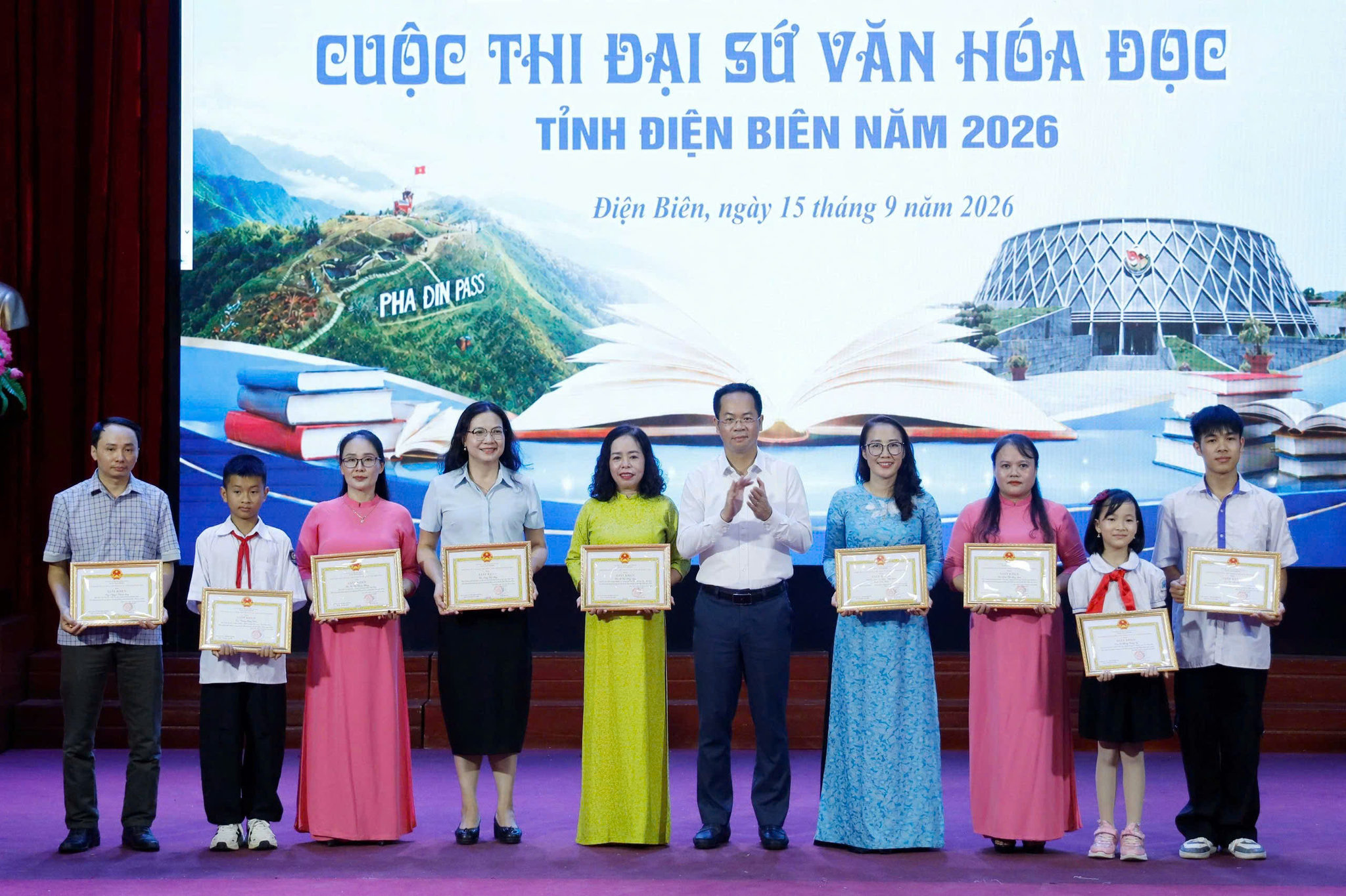 trao thưởng - Điện Biên
