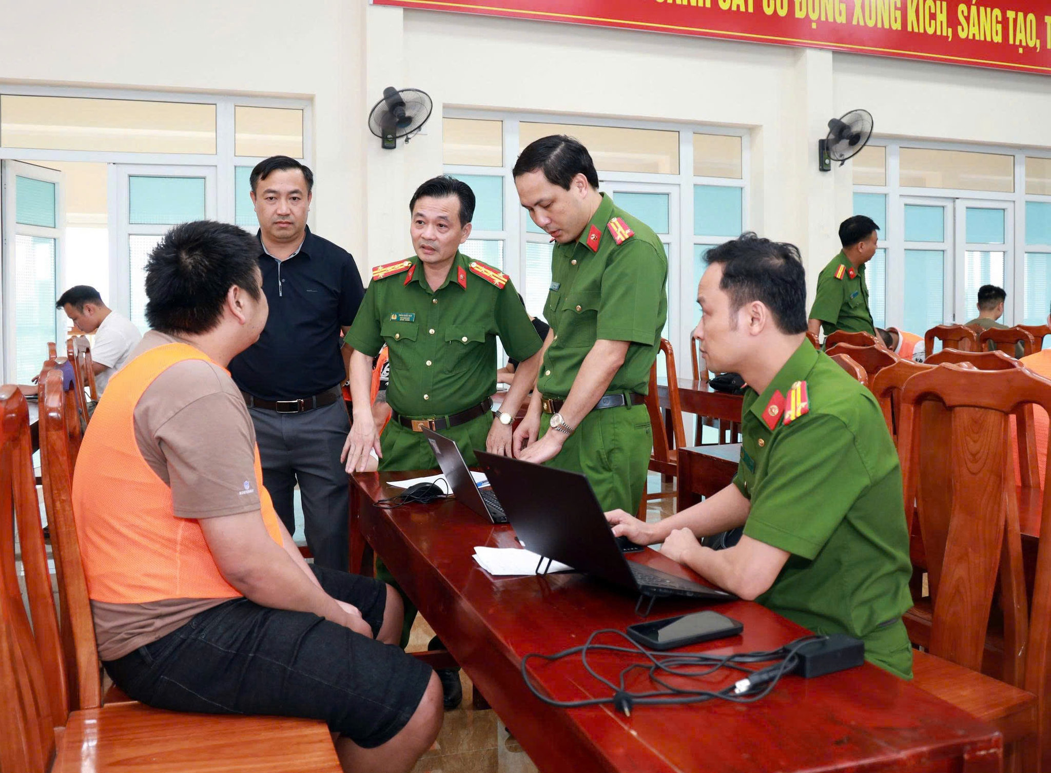 cong an Lào Cai