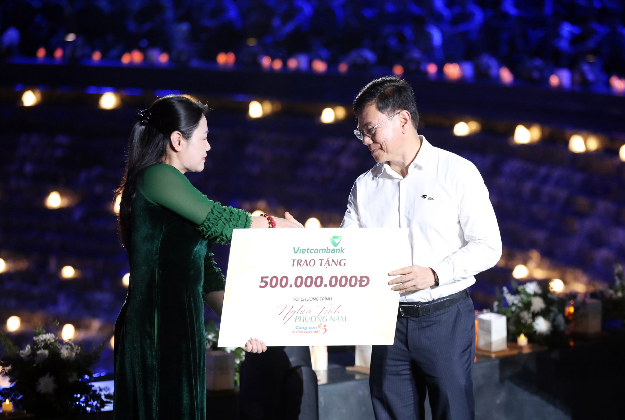 20260917_VCB trao tang 500 trieu cho tre em co hoan canh kho khan_02