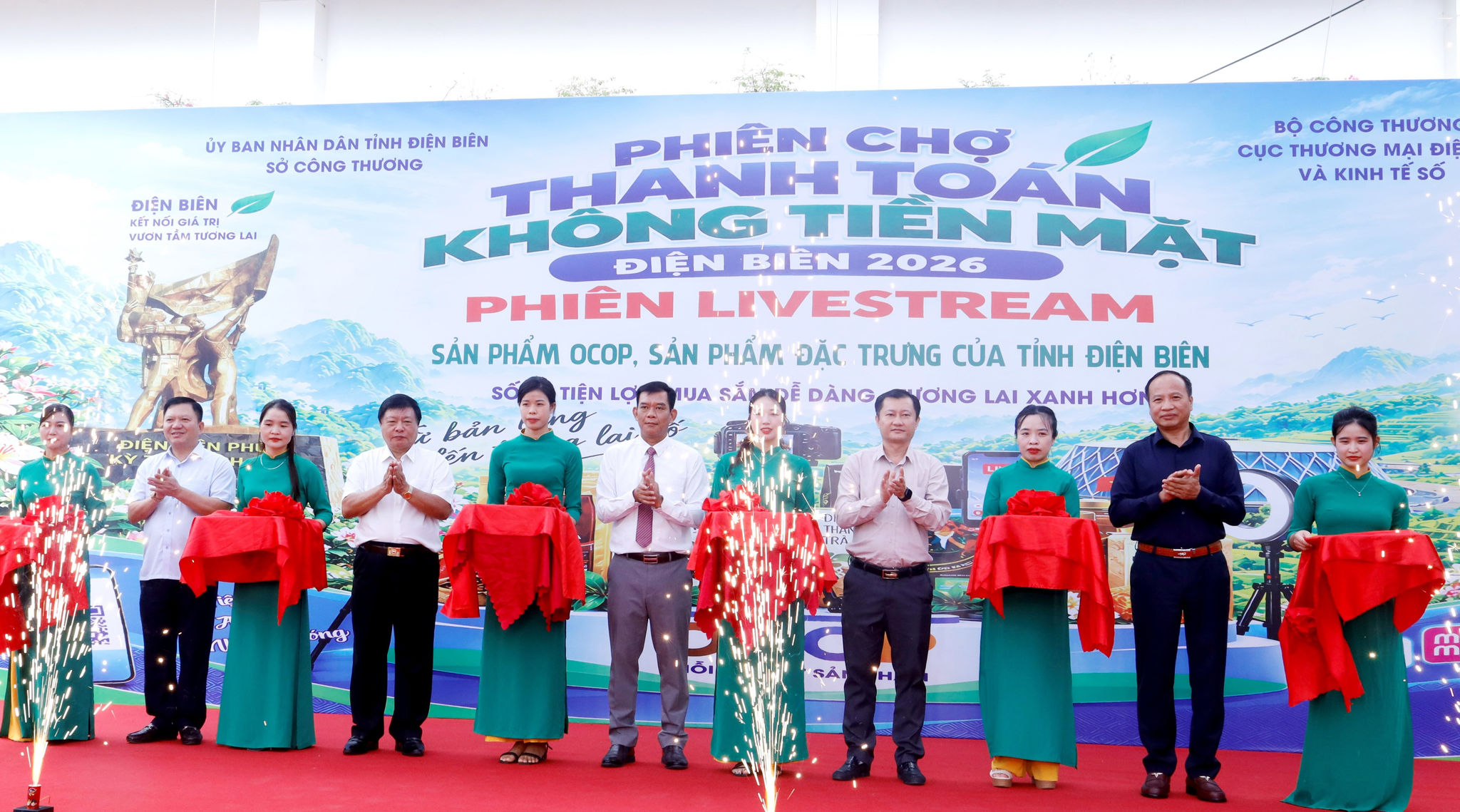 Điện Biên khai mạc