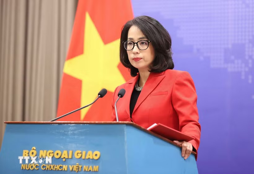 Người phát ngôn Bộ Ngoại giao Phạm Thu Hằng chủ trì họp báo thường kỳ tháng Chín. (Ảnh: An Đăng/TTXVN)