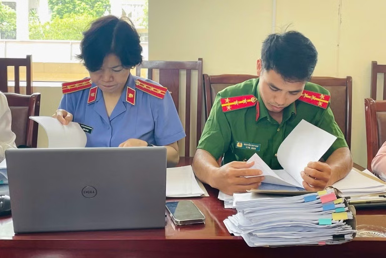 thành viên đoàn giám sát 