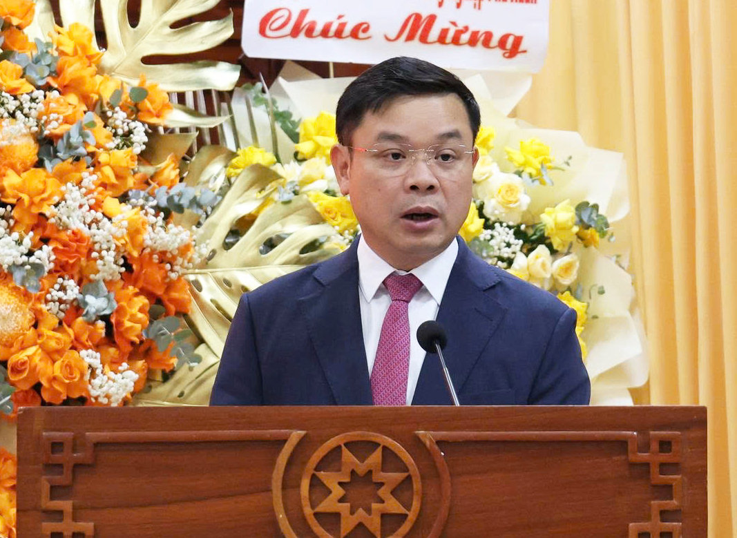 anh-huy-da681d81a9b6392dc81b0611fbf51550.jpg