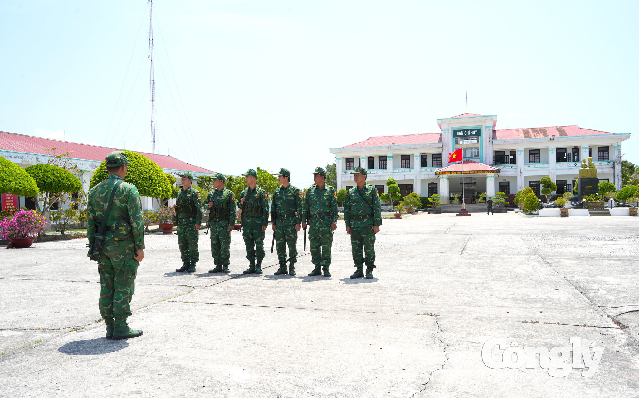 Đồn Biên phòng Nhà Mát tổ chức đội hình tuần tra theo điều lệnh quản lý bộ đội, bảo vệ chủ quyền an ninh biên giới đơn vị phụ trách