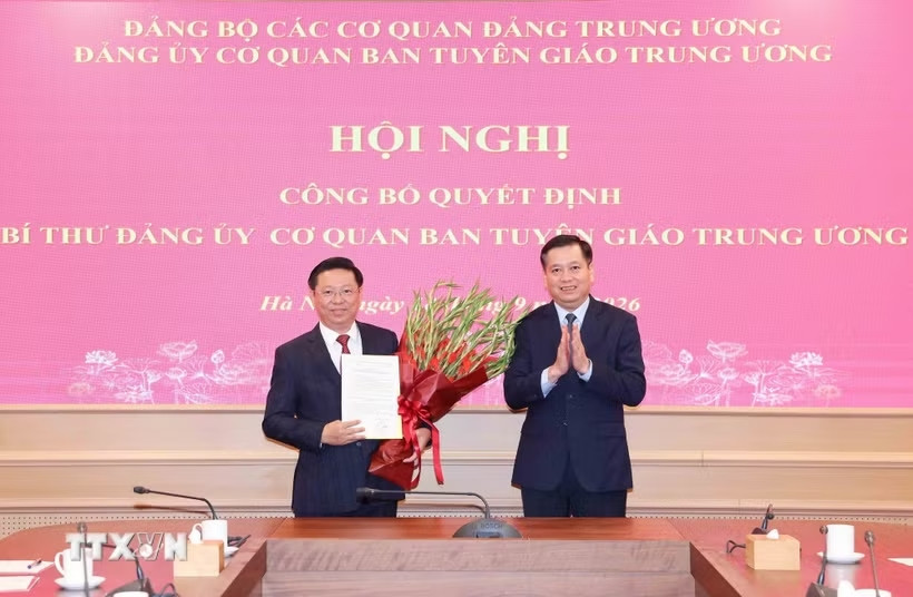 dong-chi-tran-thanh-lam-giu-chuc-bi-thu-dang-uy-co-quan-ban-tuyen-giao-trung-uong-9033540-4-125a3e388a1be70e4446d3f0d3f46c36.jpg