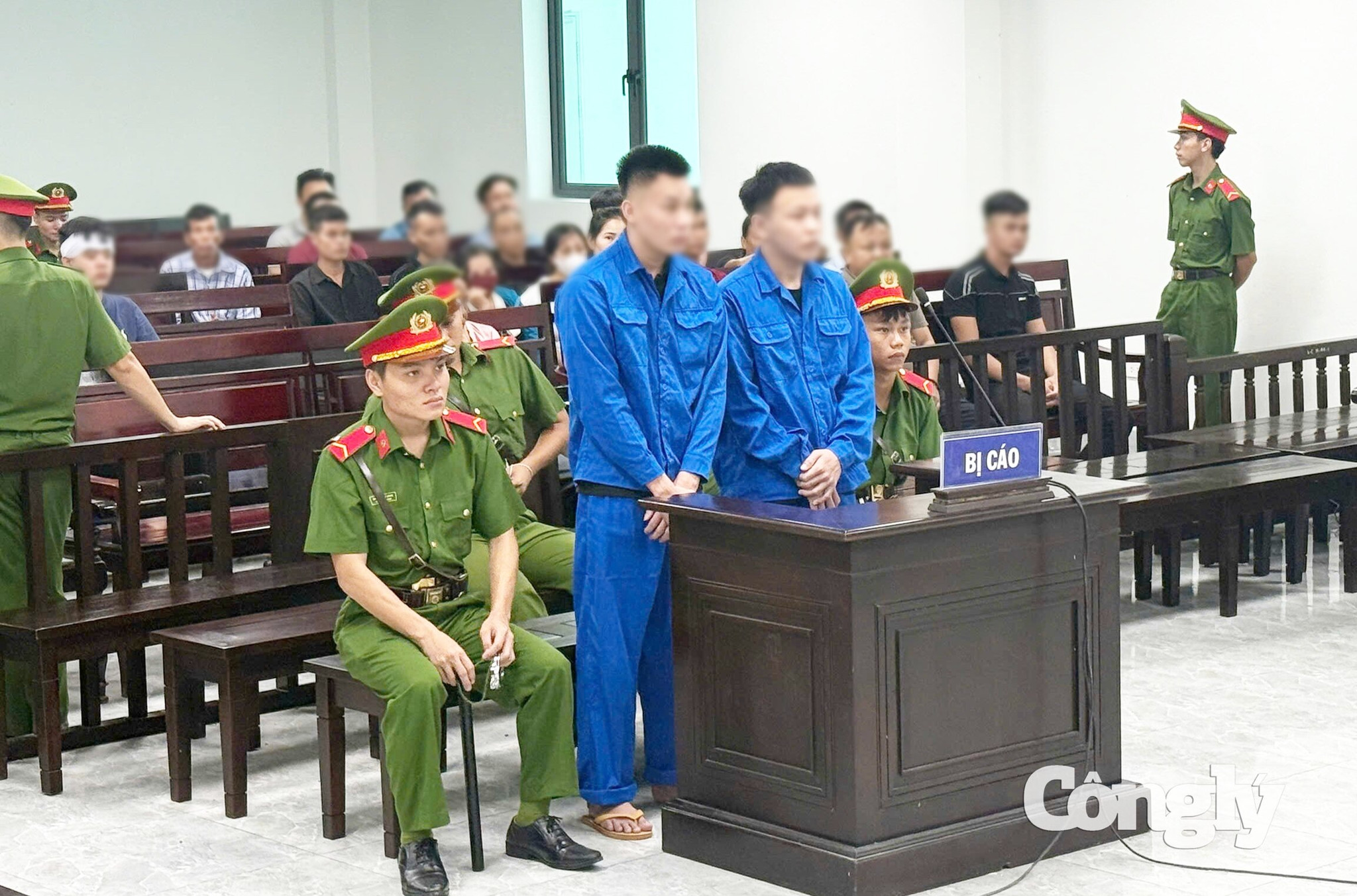 Hai bị cáo Phan Viết Đô và Hoàng Anh Lý Huỳnh bị xét xử về tội giết người