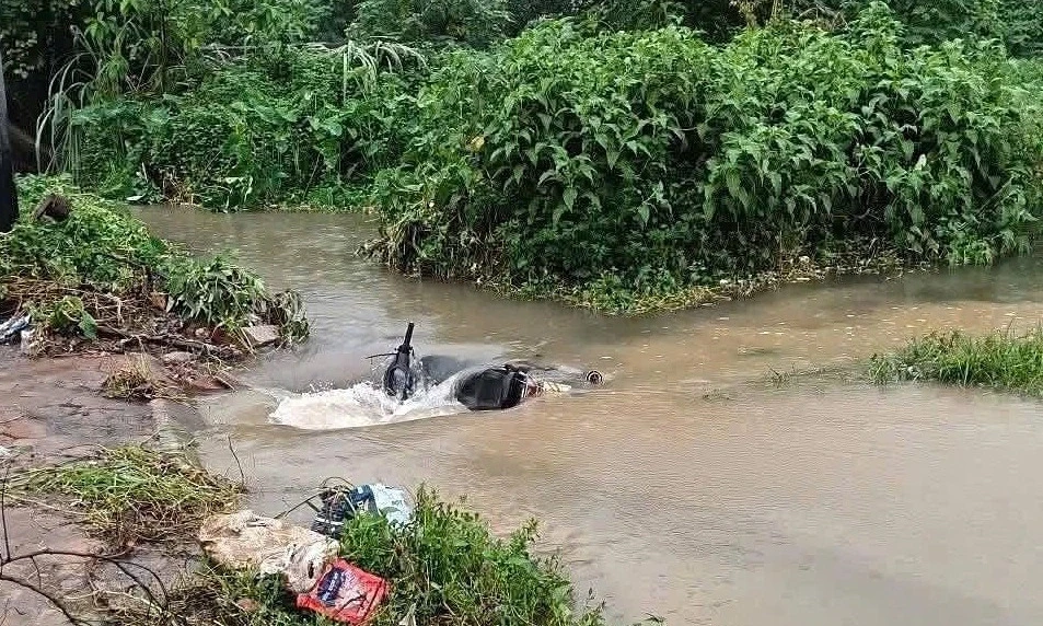 nam sinh mỏ đc 2