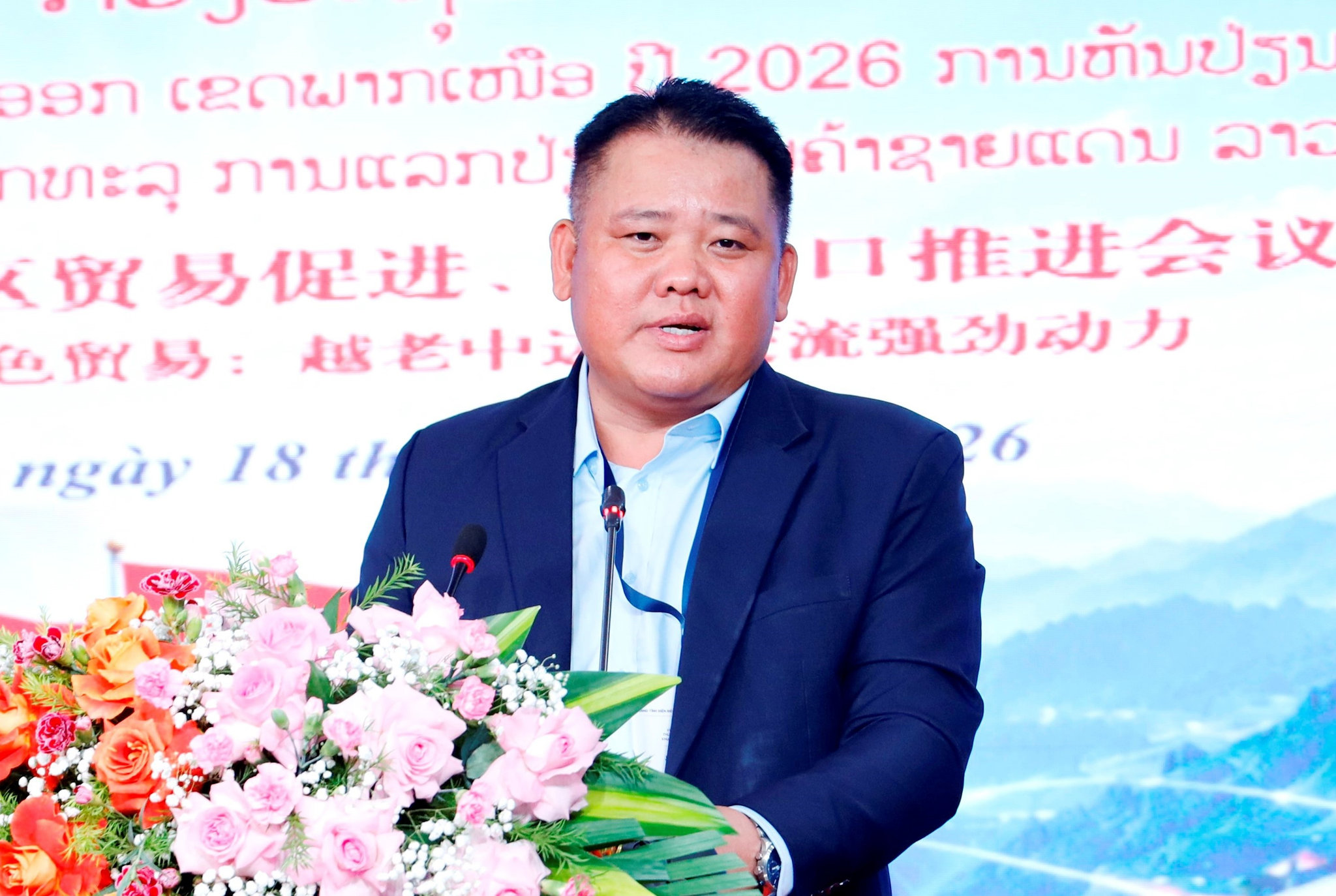 Phái đoàn Lào tham thảo trực tiếp tại Hội nghị.